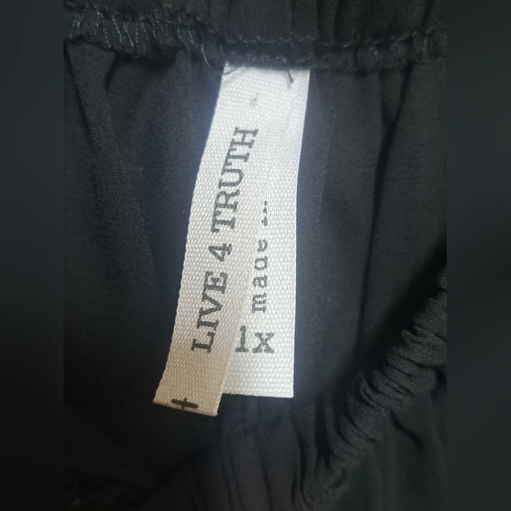 Live 4 Truth Womens 1X Black Floral Embroidered Peasant Blouse Boho Top - Picture 3 of 5